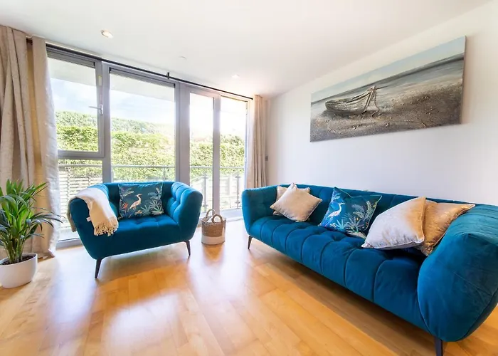 Pass The Keys Stunning 2 Bed Apartment, Fistral Beach, Newquay