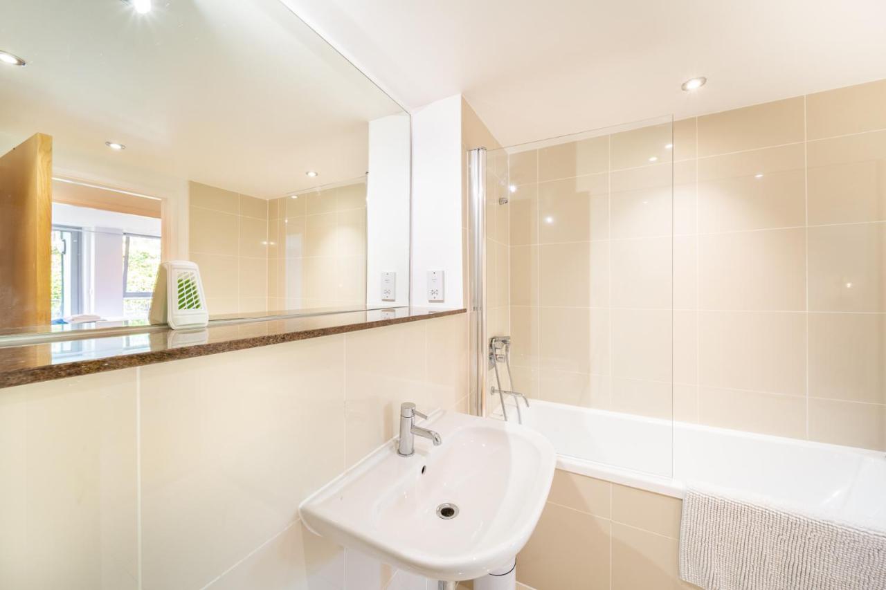 Pass The Keys Stunning 2 Bed Apartment, Fistral Beach, Newquay * Newquay (Cornwall)